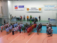 Zdjęcie grupowe uczestników 6 memoriału Juliana Kazibuta - turniej piłki ręcznej