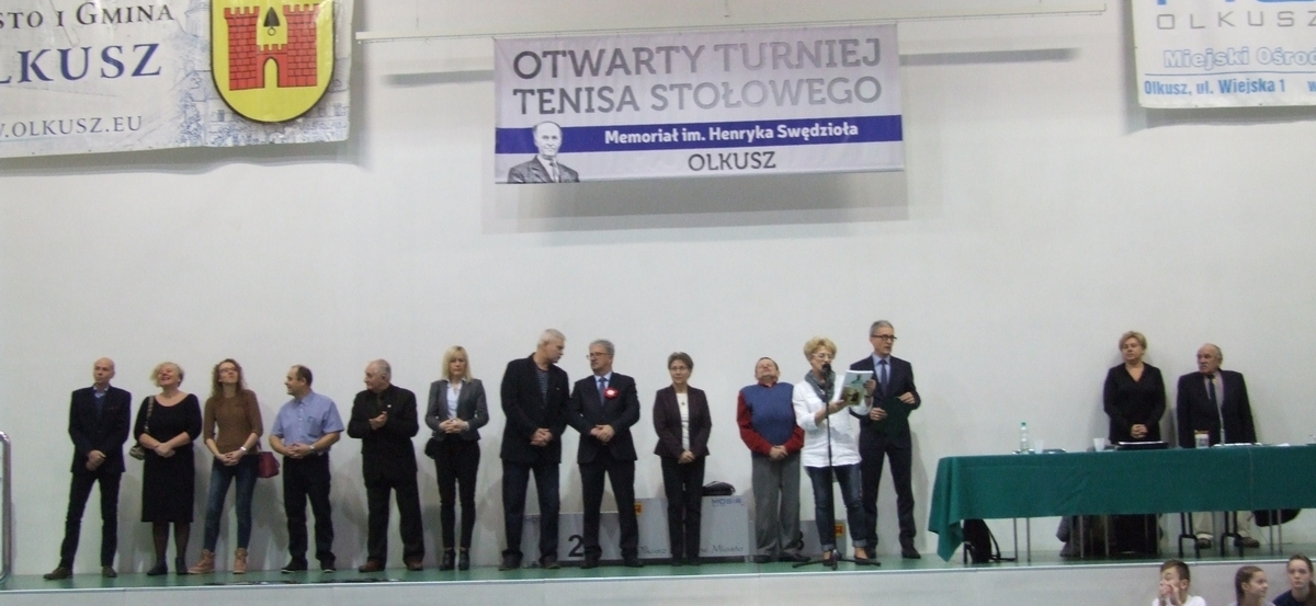 Zdjęcie z otwarcia Międzynarodowego Otwartego Turnieju Tenisa Stołowego 2. Memoriał Henryka Swędzioła