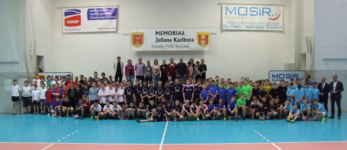 Uczestnicy podczas IX Memoriału Juliana Kazibuta - Turnieju Piłki Ręcznej