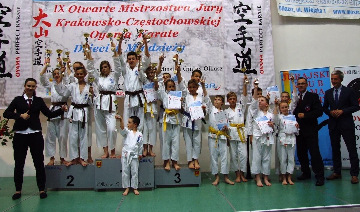 Uczestnicy podczas IX Otwartych Mistrzostw Jury Krakowsko-Częstochowskiej Oyama Karate