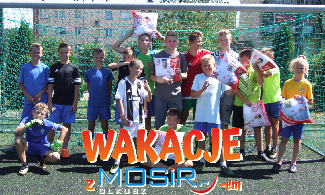 Uczestnicy turnieju piłki nożnej na orliku podczas wakacji z MOSiR-em 2019