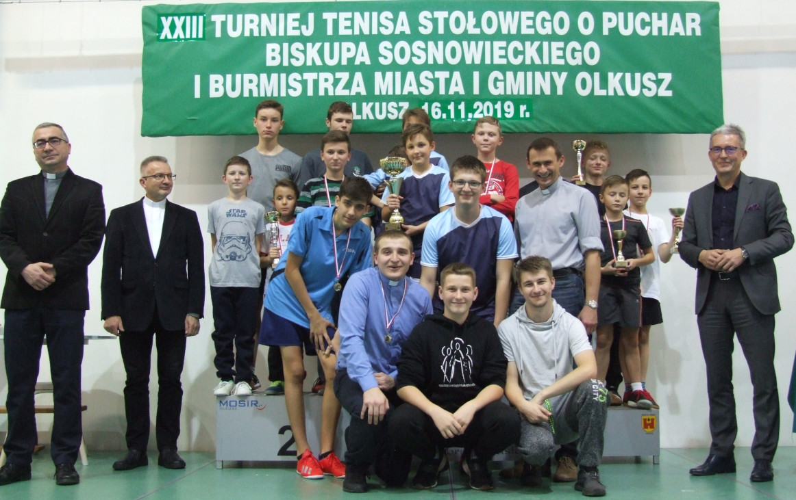 Nagrodzeni uczestnicy XXIII Turnieju Tenisa Stołowego LSO o Pucha Biskupa Sosnowieckiego i Burmistrza Miasta i Gminy Olkusz