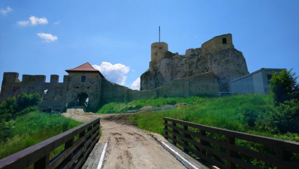 Brama wjazdowa do zamku w Rabsztynie