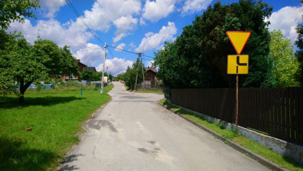 Skrzyżowanie ulicy Kochmańskiej z Chrzanowską w Gorenicach