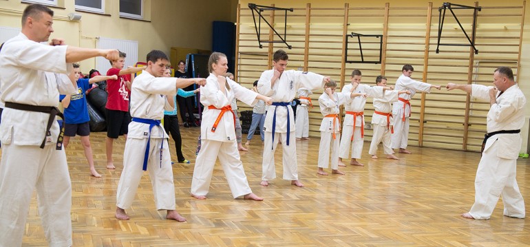Uczestnicy zajęć Akademii Karate i Samoobrony