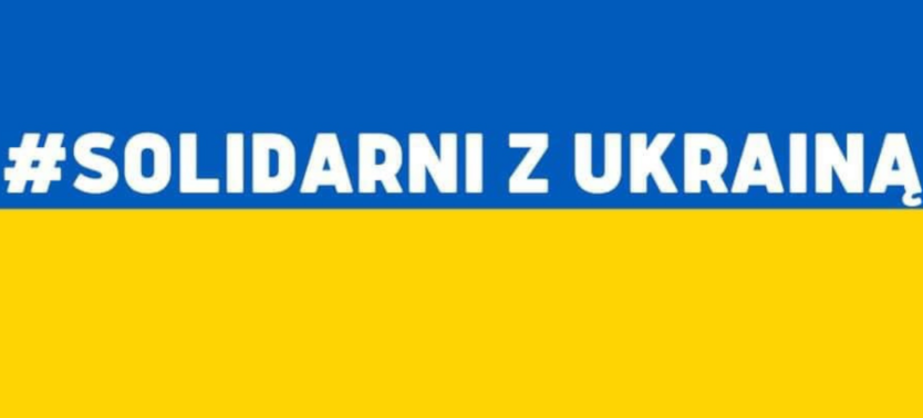 Flaga Ukrainy wraz z napisem "Solidarni z Ukrainą"